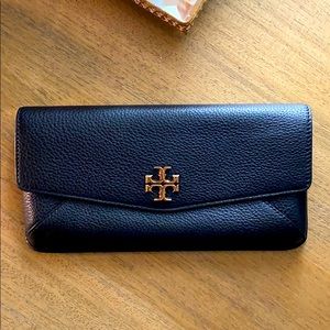 Like new! Tory Burch Kira Clutch - Black